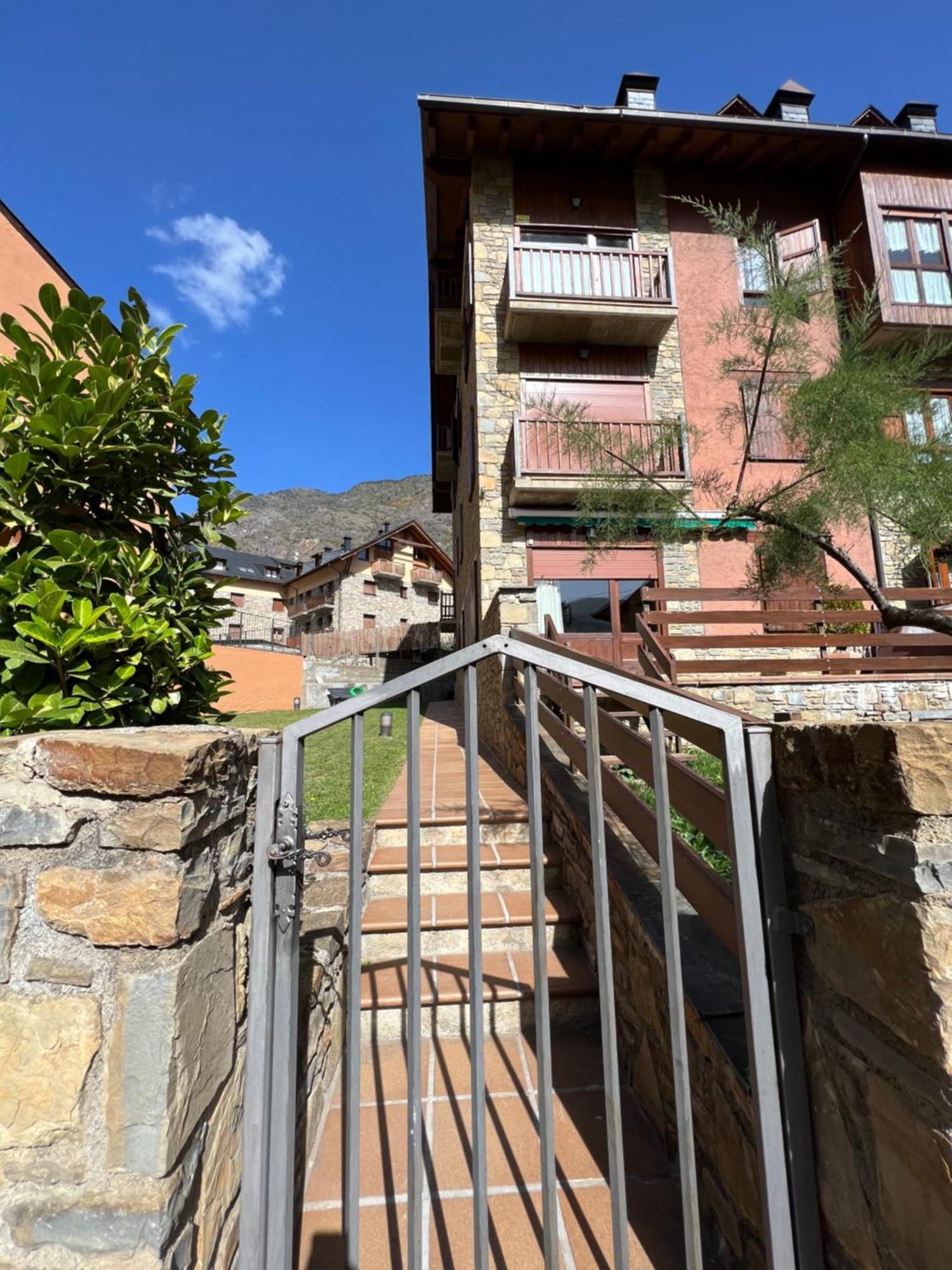 El Duplex De Espot - L'Amfitrionaアパートメント エクステリア 写真